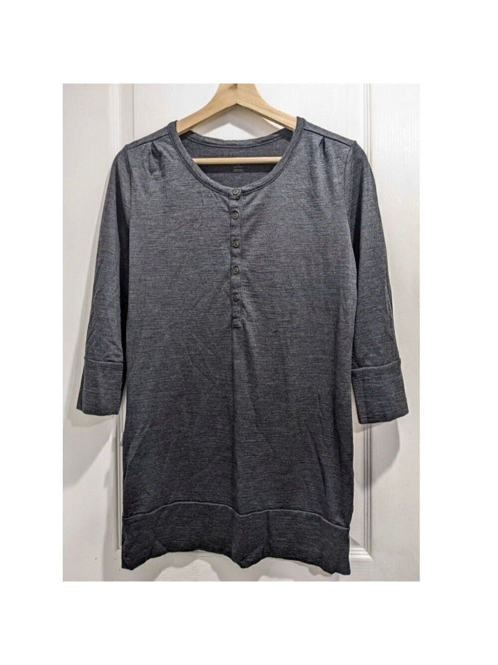 Icebreaker | Women's harmony merino wool henley in grey